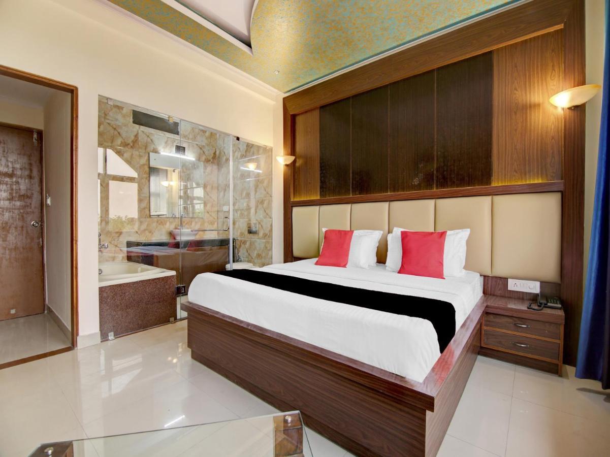 Capital O 31045 The Taj Residency- A Heritage Hotel Agra  Exterior foto